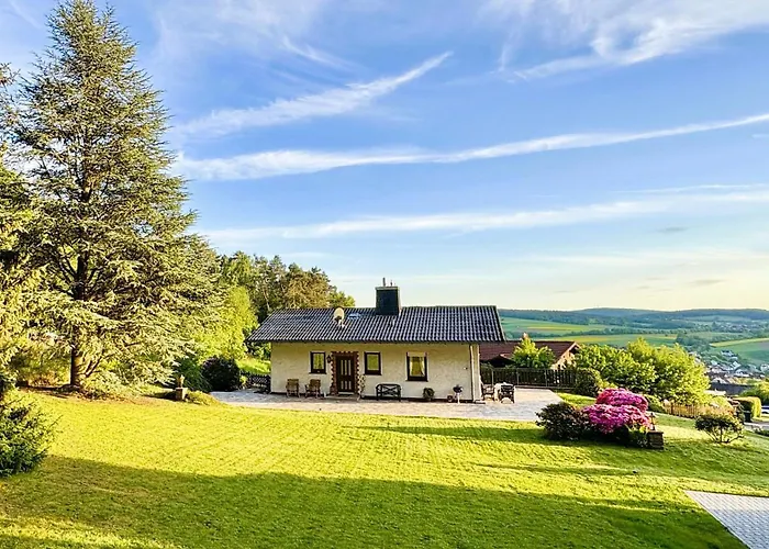 Vintage Ferienhaus mit Außensauna direkt am Wald inklusive riesigem Garten für bis zu 7 Personen AUF DEM HEIDCHEN Knüllwald foto